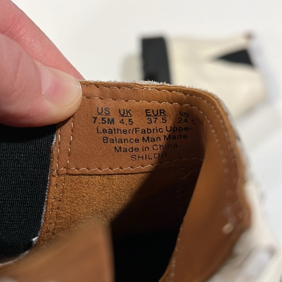 Zodiac - beige/off-white ankle boots, lug soles, 7.5, SHILOH - Picture 6 of 10